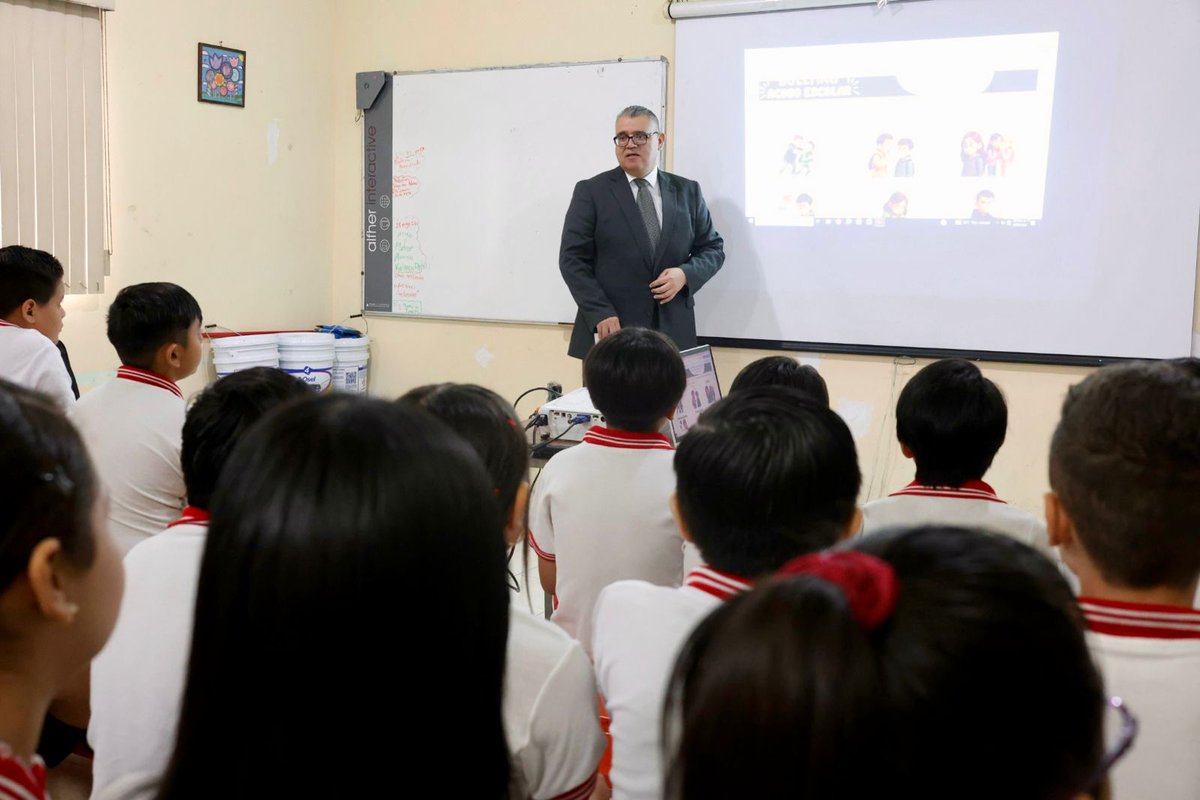 poderjudicialnl's tweet photo. Como parte de las acciones para promover la cultura de la legalidad, se realizó una visita a la Escuela Primaria Avelino González Cruz, en Monterrey, Nuevo León. ⚖️

La actividad fue impartida por el Juez Jorge Antonio Hernández Torres. https://t.co/5yHxY1cZHh