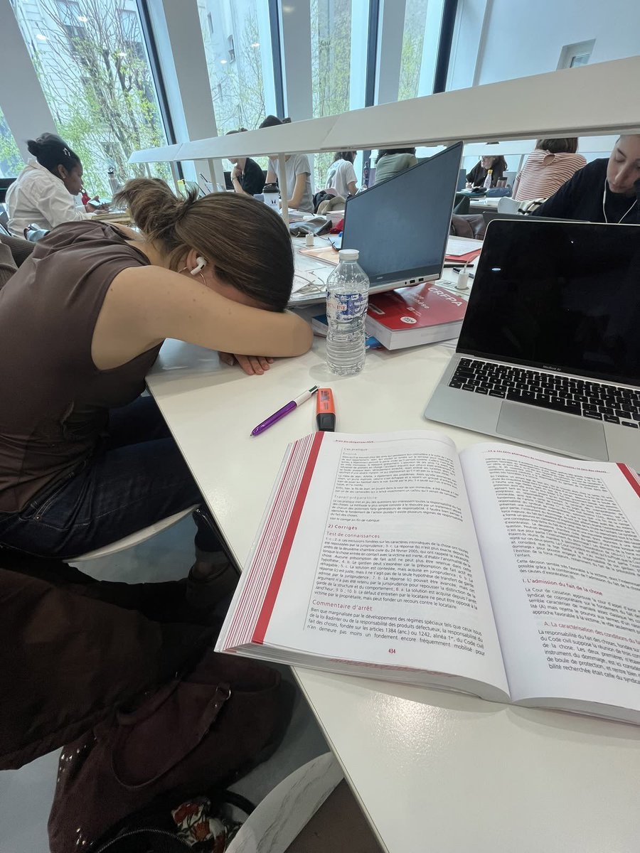 kina_Girly's tweet photo. Tired, but i have goals.✨📚 https://t.co/CjNv9WHCsX