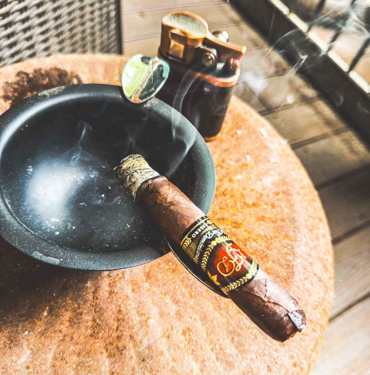 stogiedad's tweet photo. Time for a little afternoon #cigar…@LFDcigars #Ligero after lunch. Definitely some good stuff going on here…#nowsmoking #CigarLife #CigarsOnX https://t.co/FzXiWY30HD