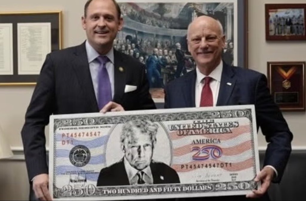 sircryptotips_x's tweet photo. THIS IS NOT A JOKE. THIS IS REAL. This could really be the new $250 dollar note. The Trump Administration is pressuring the Bureau Of Engraving and Printing to fast track this through. https://t.co/ErCnAAAoBk