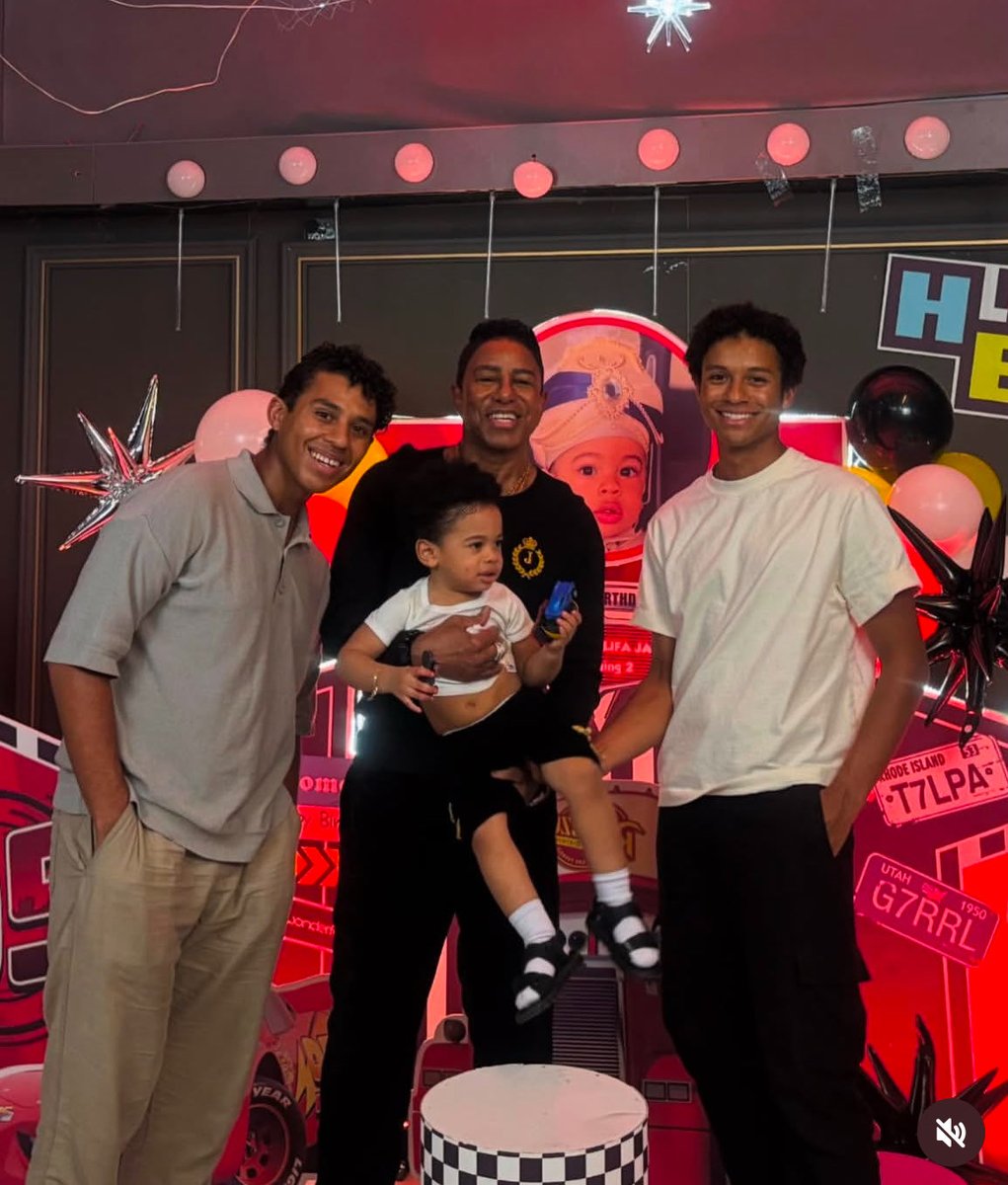 SunshineMJ5's tweet photo. Jermajesty, Jermaine, Jaafar and Abu https://t.co/wF9RQdfmM3