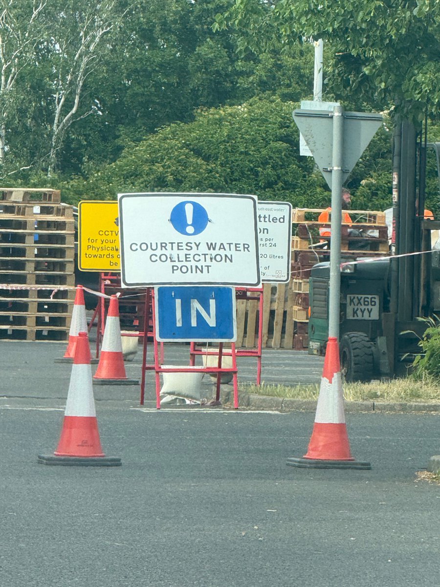 Liz_Licker's tweet photo. @BBCRadioKent “Courtesy Water” like we don’t pay through the nose for our water. A month after hiking the prices and they are useless. Three days of hot weather and @sewateruk are a mess. There is still a whole summer to get through. https://t.co/fGPW1lgji6