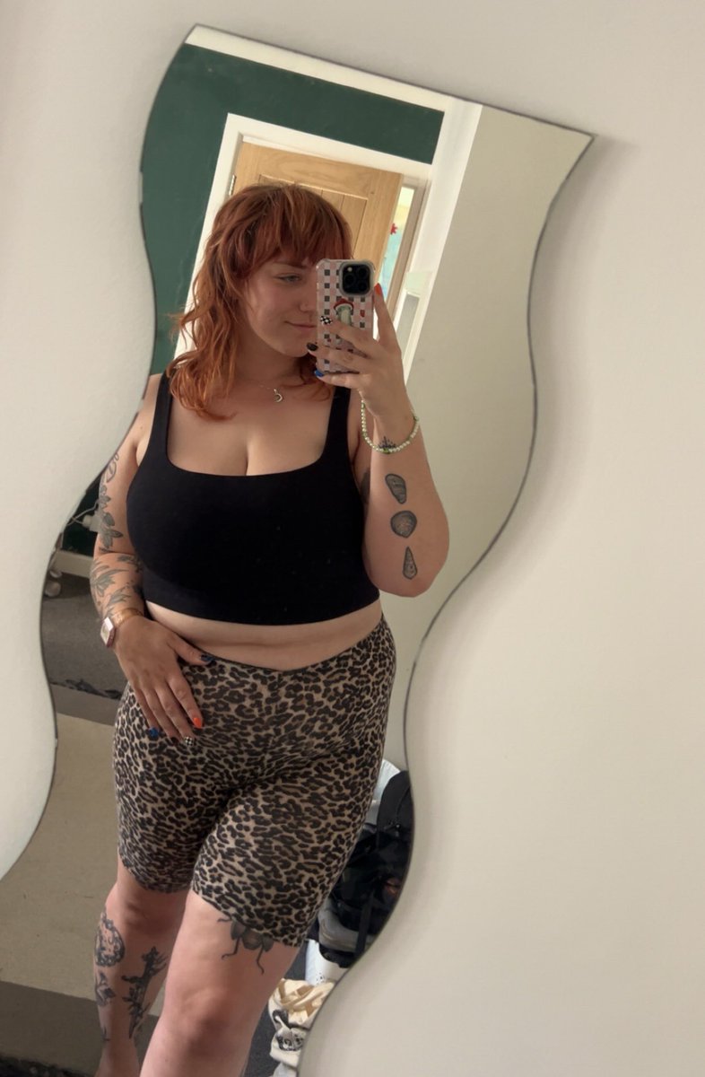 _dexdringer's tweet photo. evening fit to go sit at my pc, play baldurs gate 3, drink beer and eat crisps i guess 🐆 https://t.co/Fh0WURZvl0