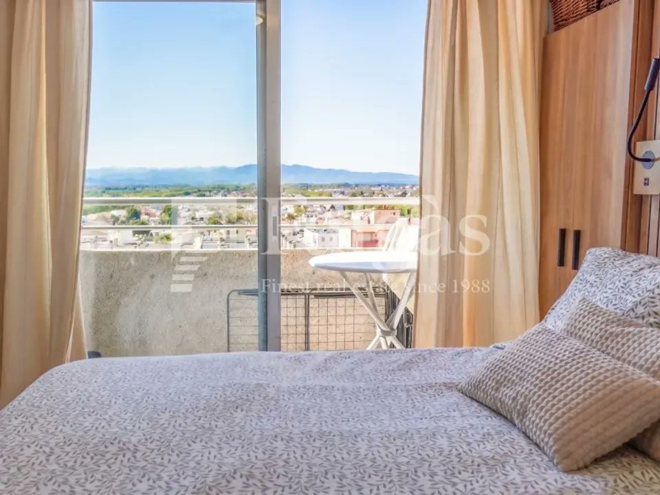 fipa's tweet photo. 11 Cheap Houses Abroad #112 🇮🇹🇫🇷🇪🇸🇬🇷🇬🇧
🇬🇷 Historic maisonette in Lefkada €135k 
🇮🇹 City apartment near Lecce €90k 
🇪🇸 Renovated seaside studio in Empuriabrava €119k
🇮🇹 Detached house in Sicily — €55k
7 more inside 👇 

https://t.co/F8ACQguu8h https://t.co/bYxZsbnrbL