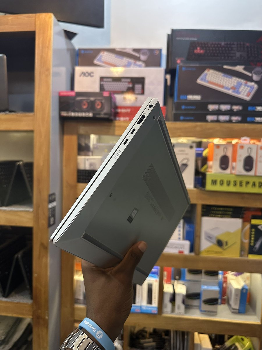 samsiria's tweet photo. Tsh 700,000/=
HP Elitebook 830 G7
Core i5-10th generation
Ram 8gb
Ssd 256gb https://t.co/DA6pUMN719