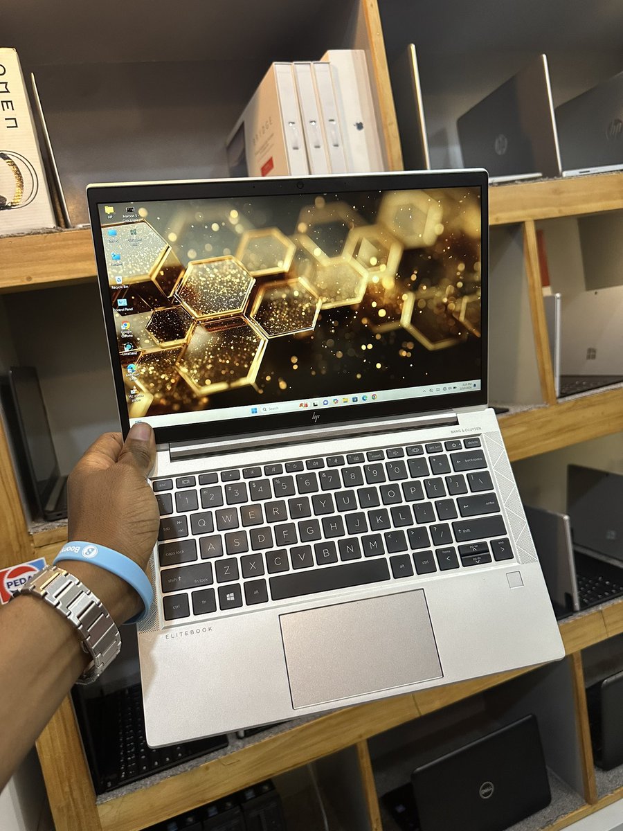 samsiria's tweet photo. Tsh 700,000/=
HP Elitebook 830 G7
Core i5-10th generation
Ram 8gb
Ssd 256gb https://t.co/DA6pUMN719