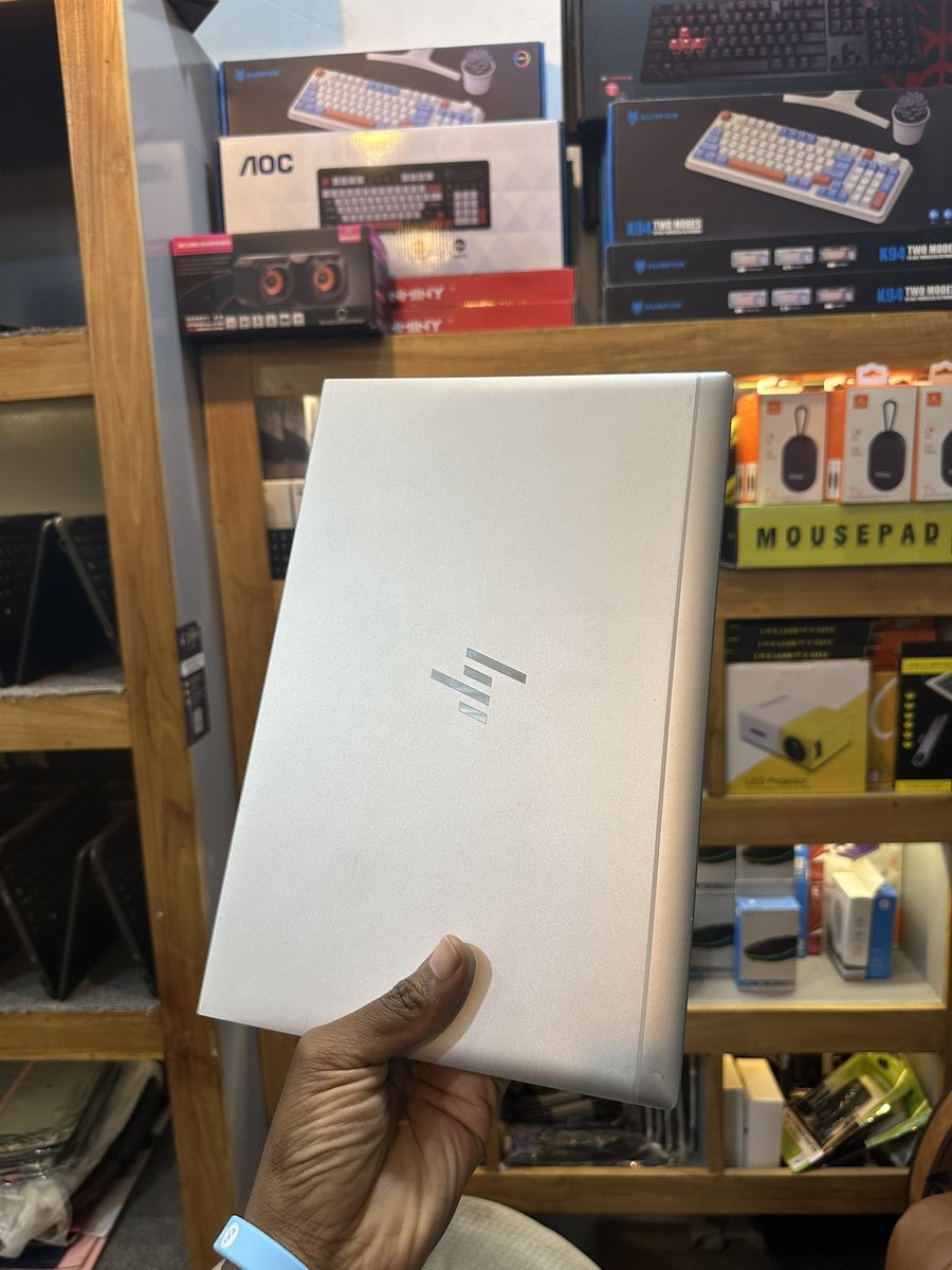 samsiria's tweet photo. Tsh 700,000/=
HP Elitebook 830 G7
Core i5-10th generation
Ram 8gb
Ssd 256gb https://t.co/DA6pUMN719