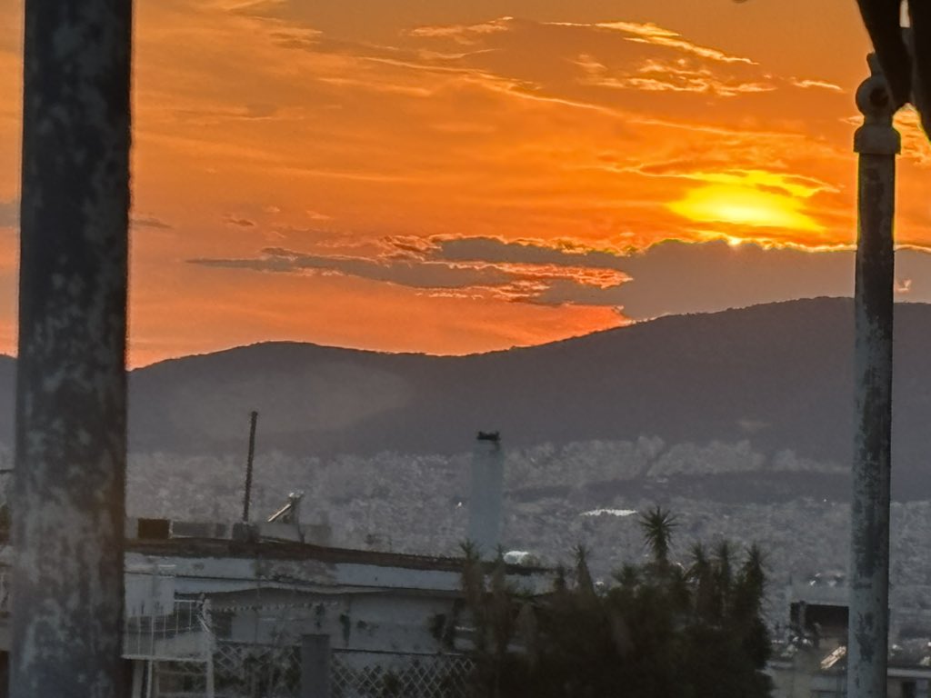 jpcalia's tweet photo. Athens Sunset https://t.co/iHJs4FkpA4