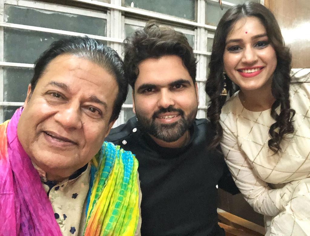 anupjalota's tweet photo. Sharing this picture with two exceptionally talented singers who are sure to dominate the music scene in the coming years - Jazim Sharma and Pratibha Singh Baghel. Wishing them endless success and melodies ahead. 🎶✨
#FutureOfMusic #JazimSharma #PratibhaSinghBaghel https://t.co/rlcvTZXjm7