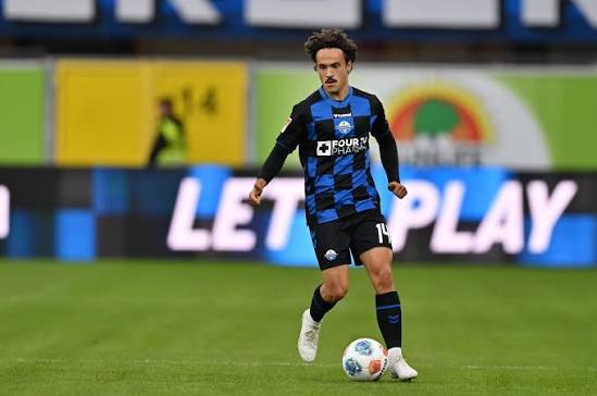 argenschalke's tweet photo. Hay un interés muy concreto del Schalke 04 por Mika Baur, mediocampista del SC Paderborn. Muslic lo quiere sí o sí. https://t.co/S71Zw8E75N