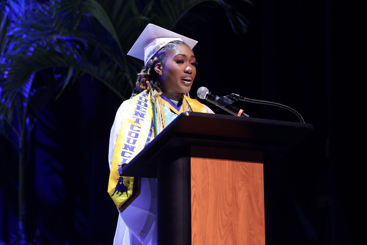 SuptDotres's tweet photo. Heartfelt congratulations to the proud, talented, and resilient #Classof2026 from @MNW_Bulls1955! May the rich legacy of your school guide your bright future. Go Bulls! #MDCPSGrad #Alumni305 #YourBestChoiceMDCPS https://t.co/DWNAruV10A
