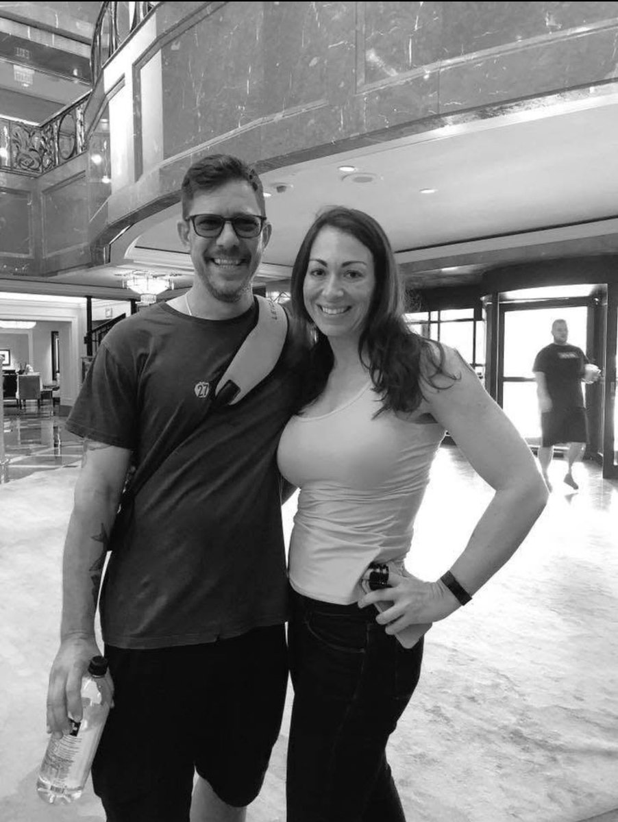 JenniFried's tweet photo. Two things that make me very happy 😊 
@SLessard #floridagirl #ipreferthebassist #imissu https://t.co/lbcwgHKm4S