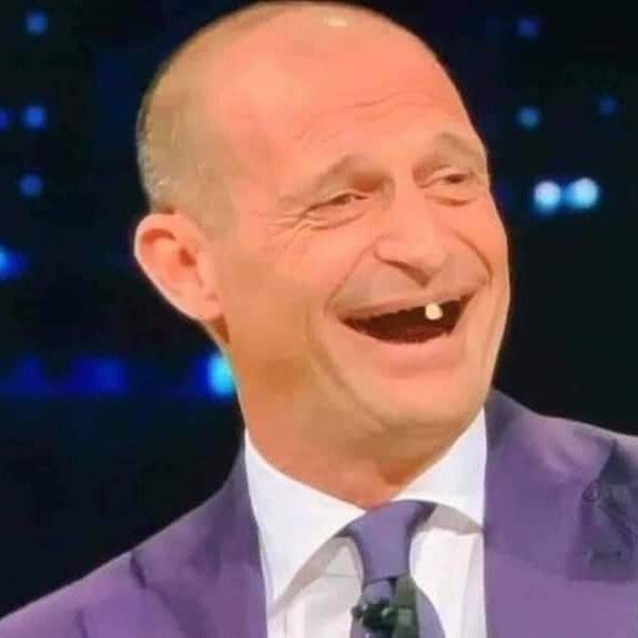noname8152's tweet photo. @Elcalcio_ ارسلهم لكاس الاتحاد وهو في الابطال 😂 https://t.co/h0ITzsFChW