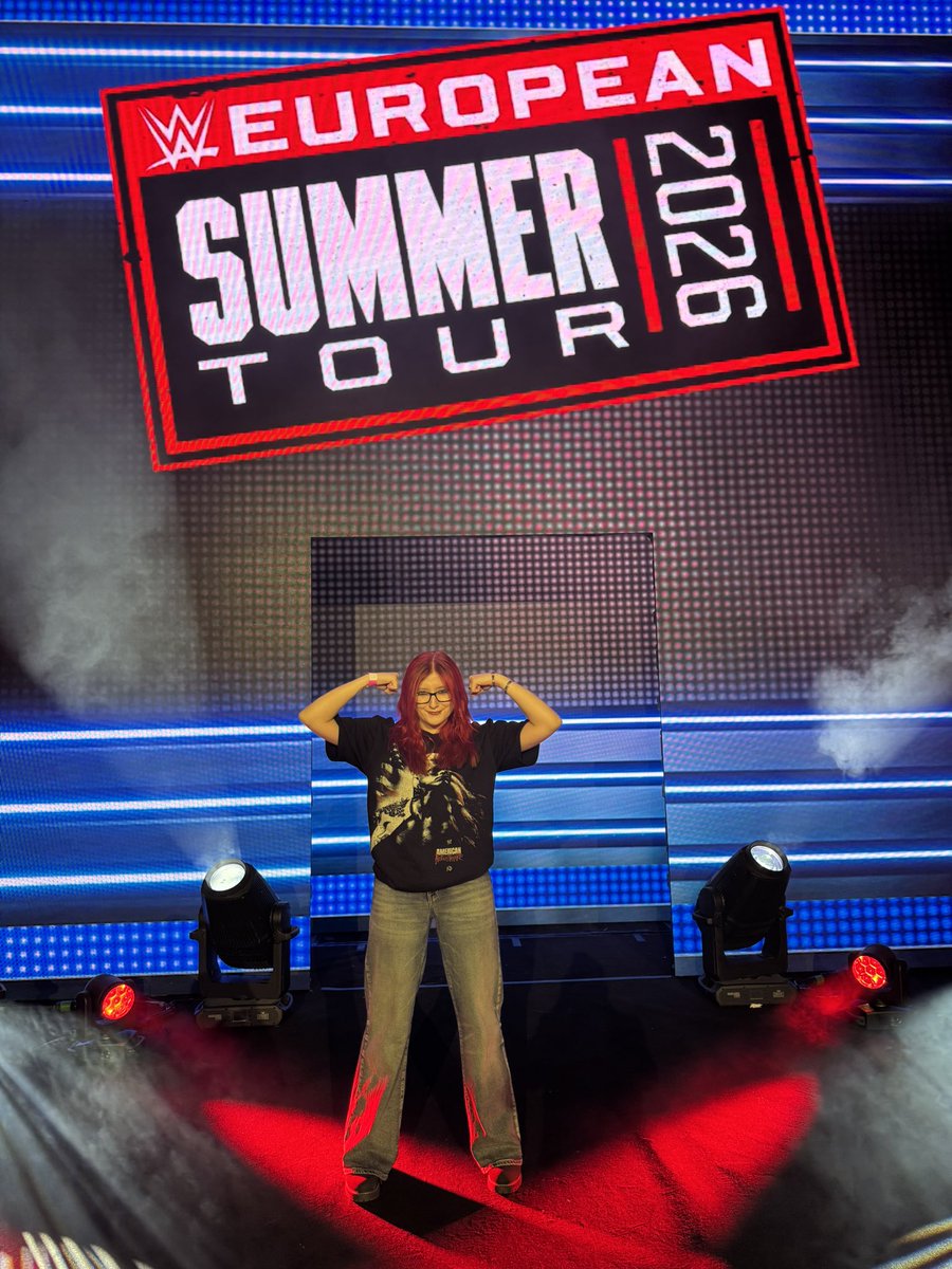 jaimeaddley's tweet photo. representing @KitWilson_PD at #WWELiverpool ! 🩷🩵 https://t.co/zVHGubd4yD