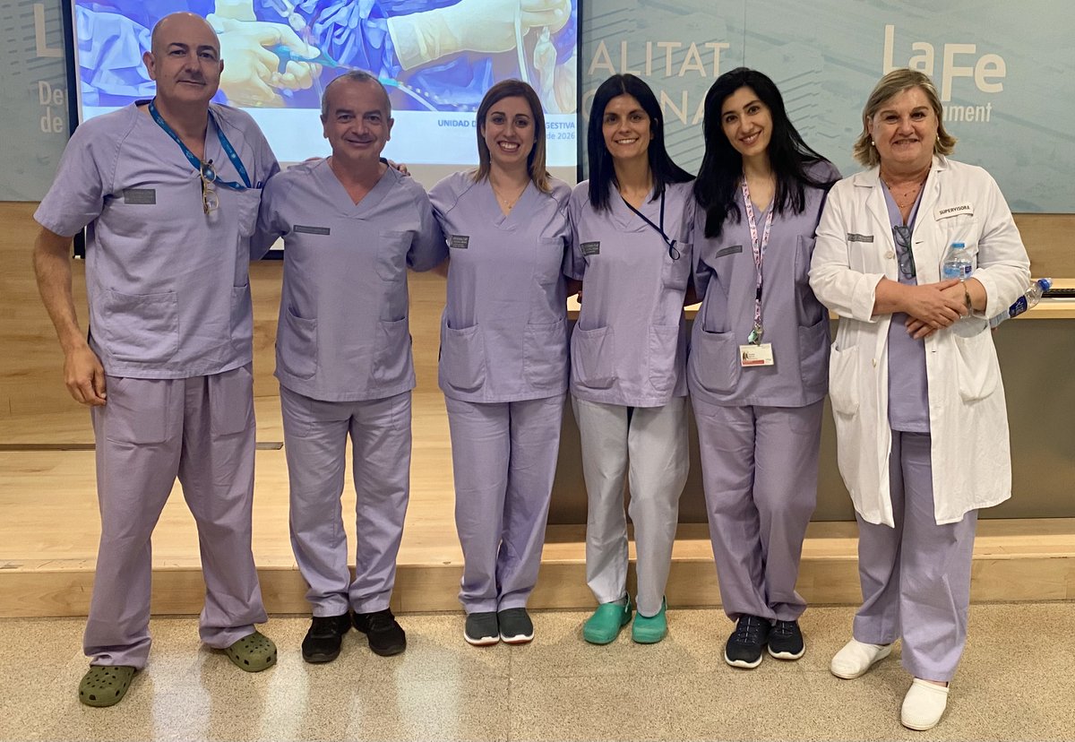 vicen_pons's tweet photo. ENDOTEAM-CPRE. Terminamos la 2ª Edición de estas interesantes Jornadas organizadas por @EndoscopiaLaFe @HospitalLaFe . Medicos y enfermeras aprendiendo juntos y compartiendo conocimiento en el apasionante mundo de la CPRE. Gracias EQUIPO!.@VicenteLorenz19 @siltees @bsc_endoscopy https://t.co/dG5PXhinWE
