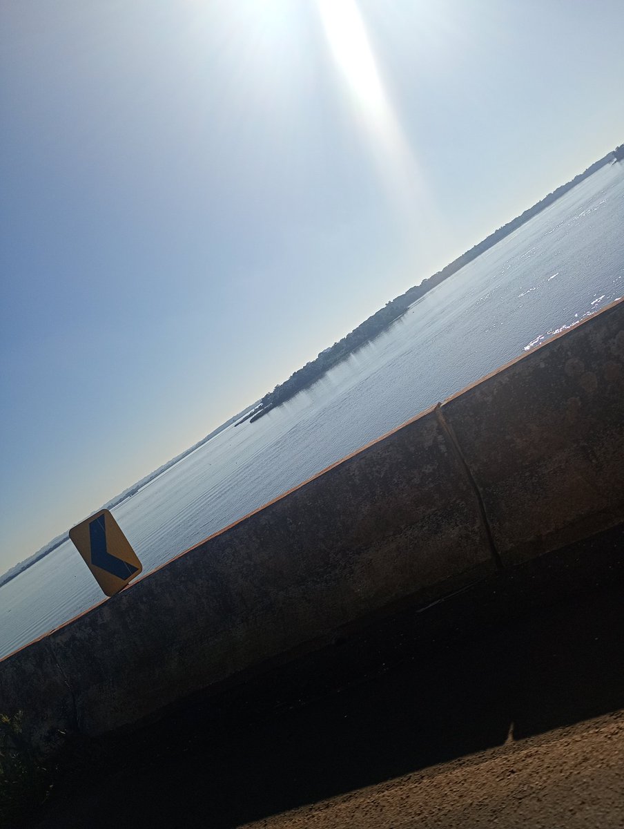 Koryones's tweet photo. Óia a água... Bonita a água... Será que é molhada?

Talvez seja pq eu simplesmente estou mais de 24 horas acordado mas minha cabeça talvez não esteja em suas melhores faculdades mentais...

Água bonita https://t.co/dmVoEKsxWt