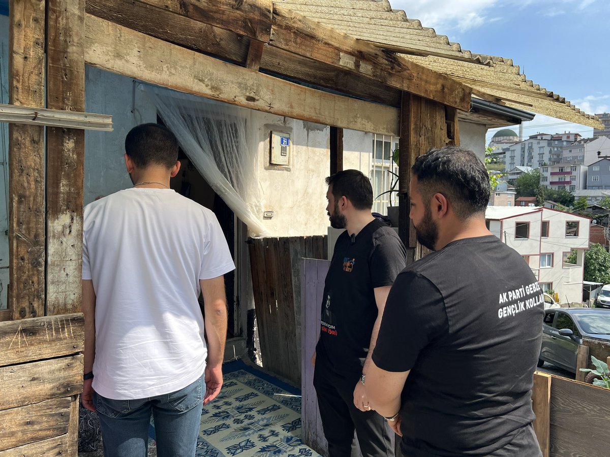 akgencgebzee's tweet photo. BENİM ADIM YASİN BÖRÜ !🇹🇷

İlçe Gençlik Kolları Başkanımız Av. Bilal Durmuş Kurt, İl Gençlik Kolları Başkan Yardımcımız Yakup Marmara ve yönetimimizle birlikte,  2014 yılında kurban eti dağıtırken şehit edilen rahmetli şehidimiz Yasin BÖRÜ'ye vefa borcumuzu ödemek için toplandık. https://t.co/nepwOWaglQ