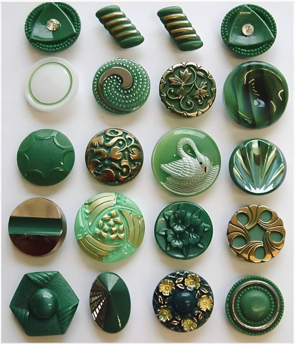 LeoDaVinciWave's tweet photo. Vintage decorative buttons. https://t.co/oPW6uWlj79