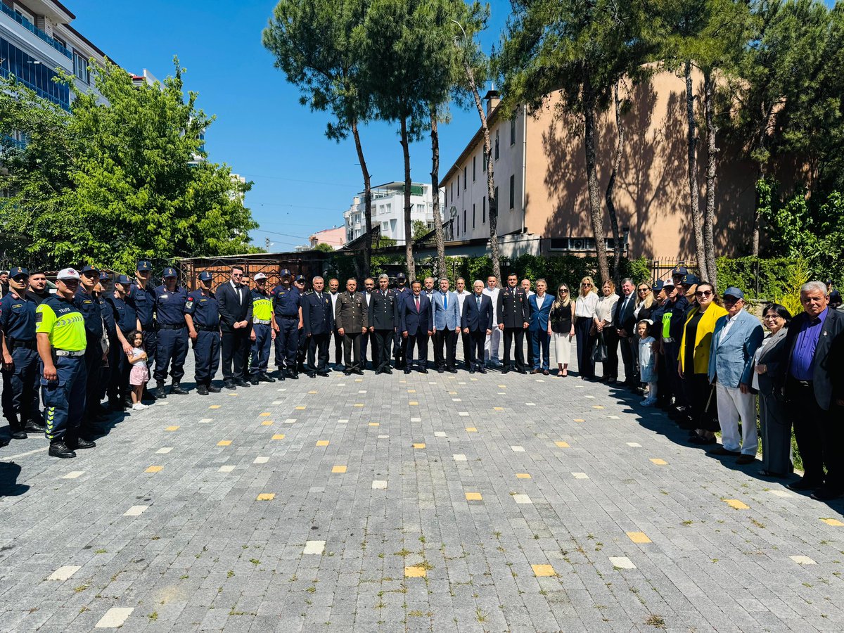 cumaliatilla23's tweet photo. Kurban Bayramı Münasebetiyle İlçe Jandarma Komutanlığımızı Ziyaret Ederek, Görevi Başındaki Personelimizle Bayramlaştık.

Bu Bayramda da Özveriyle Görev Yapan  Jandarma Personelimize Teşekkür Eder, 
Görevlerinde Üstün Başarılar Dilerim..

#Burhaniye https://t.co/KOY3Ra0N3H