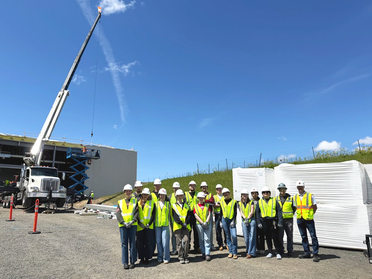 Andersen_Const's tweet photo. We had the pleasure of hosting the Washington State University Construction Management summer class at our WSU Dodgen Hot Cell Facility Project. The students saw our team in full action as we approach the finish line later this summer. Go Cougs! https://t.co/cUBHyzkUAO