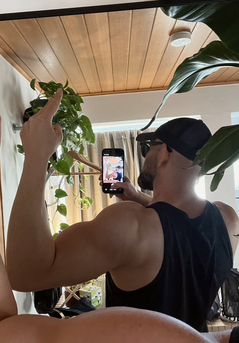 DonAl3jandro's tweet photo. Bout to fuck up some Mickey D’s 🍔 https://t.co/qIfm7DOLQx