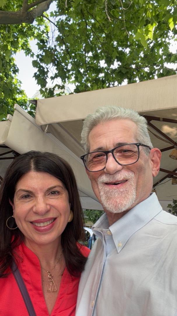 AmericoDeGrazia's tweet photo. #VenezolanosEnMadrid nos reconocemos y apoyamos. Arianna y Marbella son parte de esa diáspora que sueña con regresar a reconstruir nuestra hermosa VZ. A esos 9 millones de venezolanos dispersos en el mundo, hay que convertirlos en protagonistas. Cómo electores y elegibles. https://t.co/szBRJiM1mI