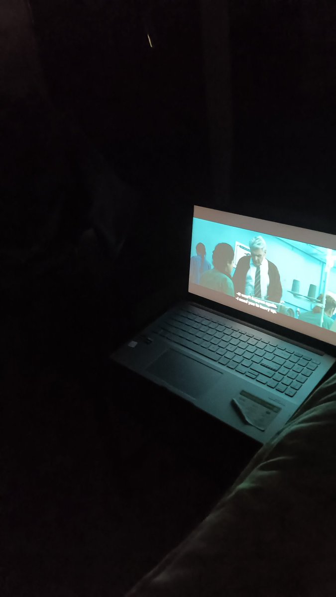 electro_pppp's tweet photo. Movie night with friends ❣️❣️ https://t.co/sMdp1LhXfY