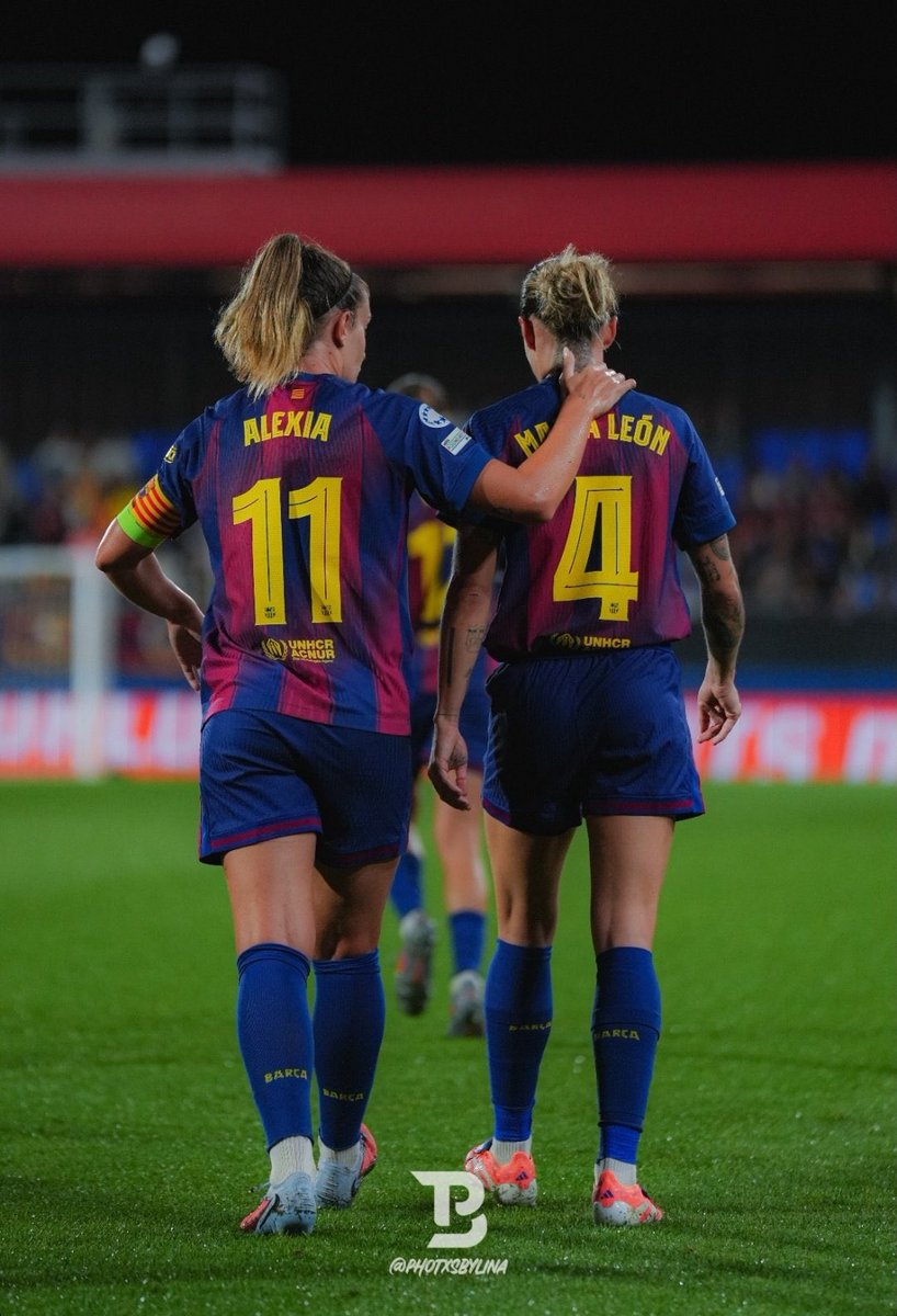 Laura11FCB's tweet photo. Que difícil se me hace despedirme de ellas, una parte de mi corazón se rompe 💔
Gracias a ellas y a su fútbol me enganche fuertemente al femenino, gracias a ellas he vivido una 🎢 de emociones.
Siempre estaréis en mi corazón❤️ Eterna capitana y eterna 4 🦁 https://t.co/lHNnmsqeCr