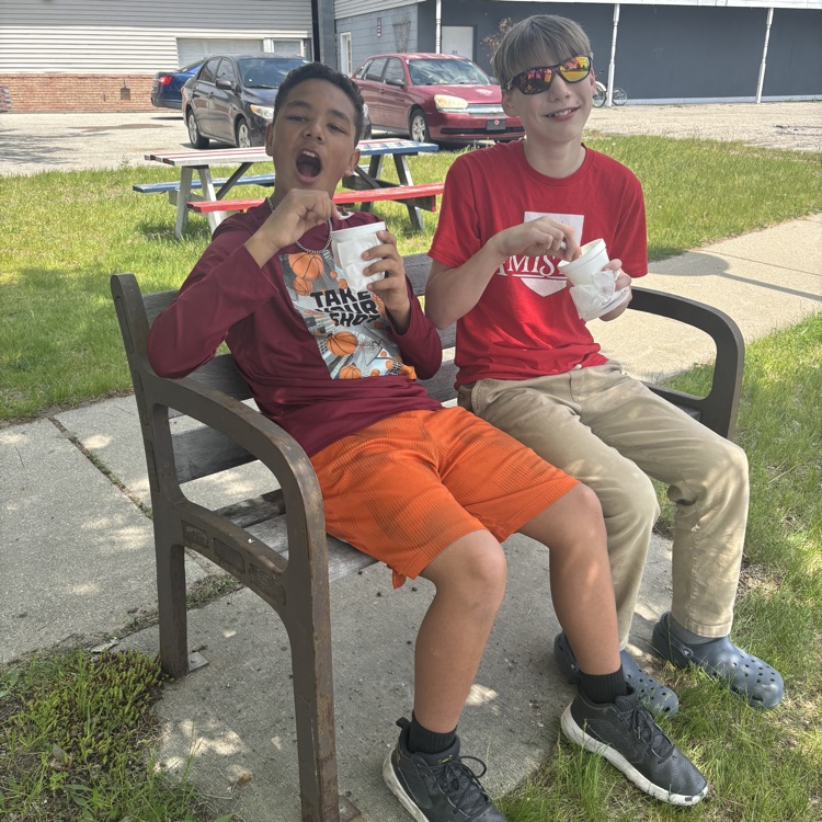 AGSschools's tweet photo. Amistad House got to enjoy ice cream at Zanner's for winning the marking period 3 competition. Yum! https://t.co/wpMuNbWEgs