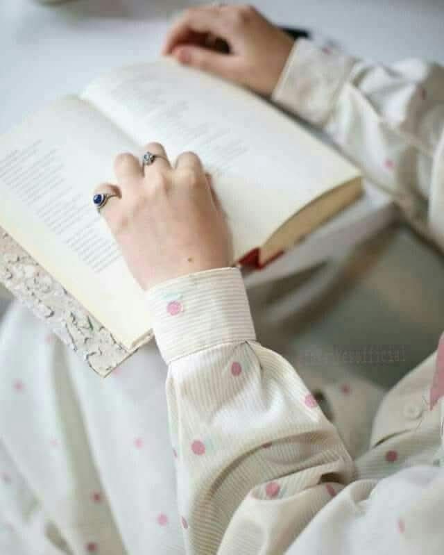 SalemSarry676's tweet photo. يحدث أحيانا أن تقرأ شيئاً يشبهك كثيراً ، حد الألم 
أن تكون الكلمات بمثابة ذاكرة إضافية تندمج مع ذاكرتك
لتُنجِبَ لك الماضي كأنه واقع يمر أمام عينيك من جديد !💚

#sarry https://t.co/LIb9YtrsX0