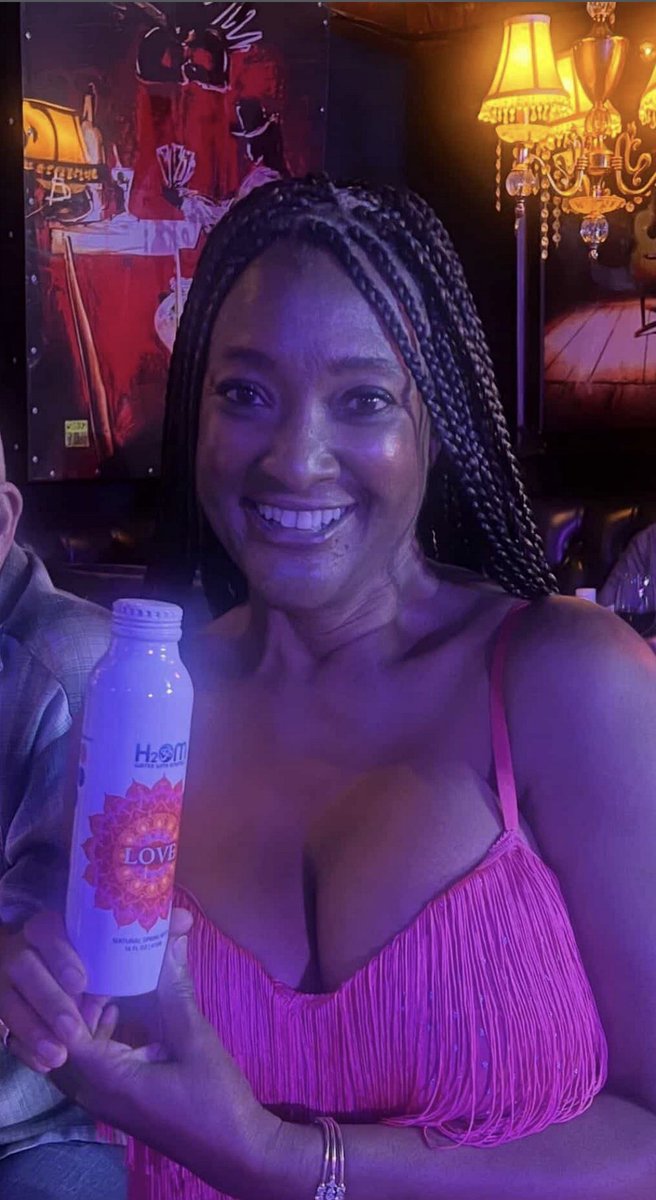 SandyFoxWorld's tweet photo. LOS ANGELES! JUNE 6th @H2OmWater is proud to hydrate the incredible women of LADIES SING THE BLUES @MintLA  #ladiessingtheblues #themintla #vibrationhydration #lovewater #music https://t.co/rdvi5zTvd7