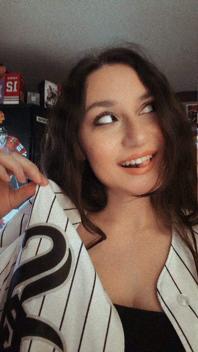 nhlkrystal's tweet photo. since you guys wanted me to post another selfie for the white sox :) let’s win the series today boys! 🙂‍↕️ https://t.co/w0kI8l5Oxu