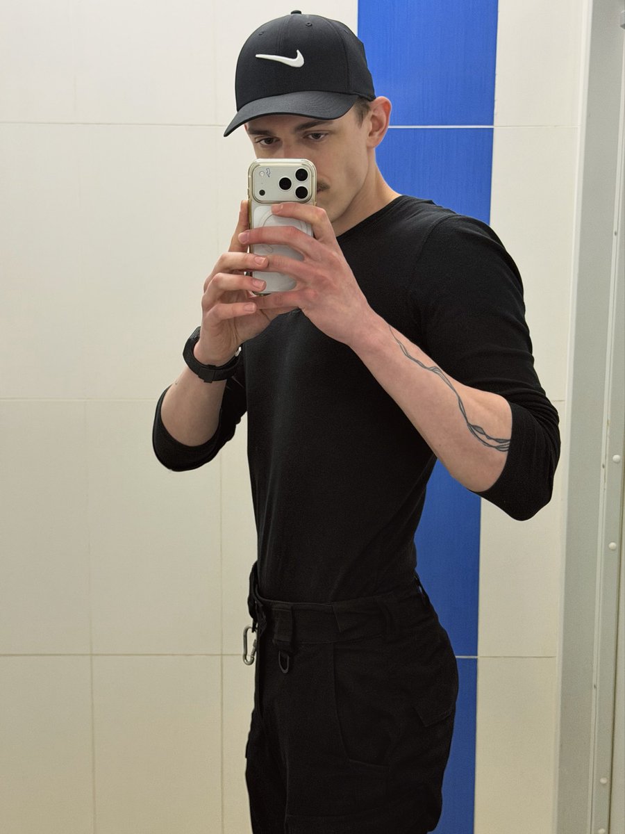 Ілля tweet media