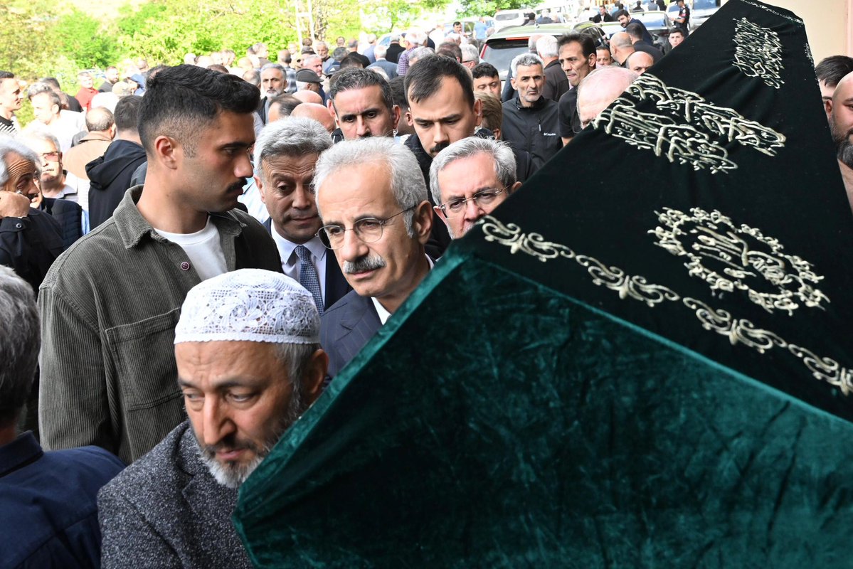 necdetunuvar's tweet photo. Sağlık Bakanlığı önceki dönem Müsteşarı ve Tıp Fakültesinden sınıf arkadaşımız Sn Prof Dr Nihat Tosun'un dün gece vefat eden babası Kazım Tosun Hocamızı Trabzon Maçka Gürgenağaç köyünden ebediyete uğurladık.

Allah rahmet eylesin. Nihat Hocamız ve yakınlarına başsağlığı diliyorum.