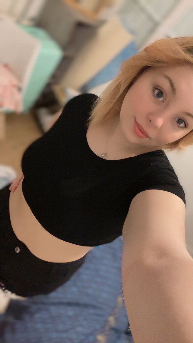 Krystalkis99's tweet photo. Qui est là ? 
Dm🥵 https://t.co/shVS2y8HhX