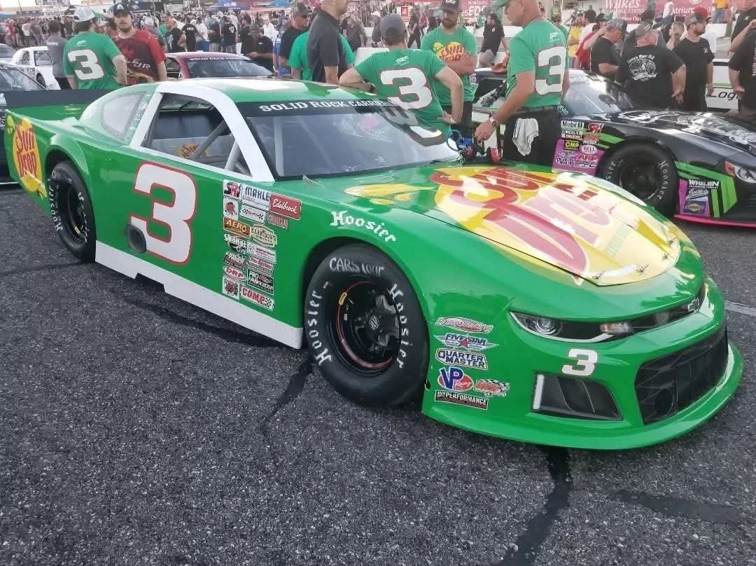 grimjdm's tweet photo. Met some cool people that day  @DaleJr  @MikeDavis88  North Wilkesboro Speedway 2022 Racetrack Revival https://t.co/MZmE4wwW7c
