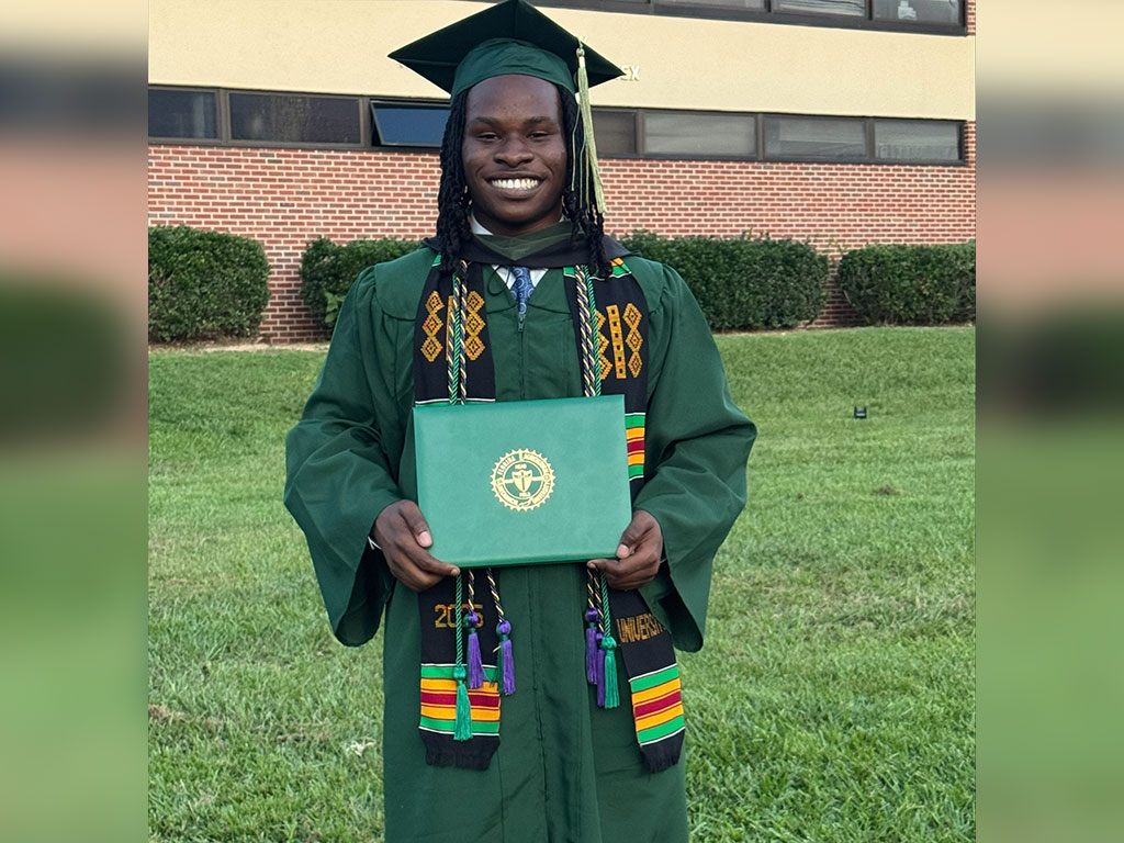 FAMU_1887's tweet photo. FAMU alumnus Gamaliel Harris is headed to Juilliard for graduate jazz studies after earning top honors at the Jazz at Lincoln Center and Virginia Arts Festival HBCU Jazz Festival.

His dream took root on the Highest of Seven Hills.  🐍 🎶

Read more: https://t.co/WDfoEej4MC https://t.co/eSf5Be4Xys