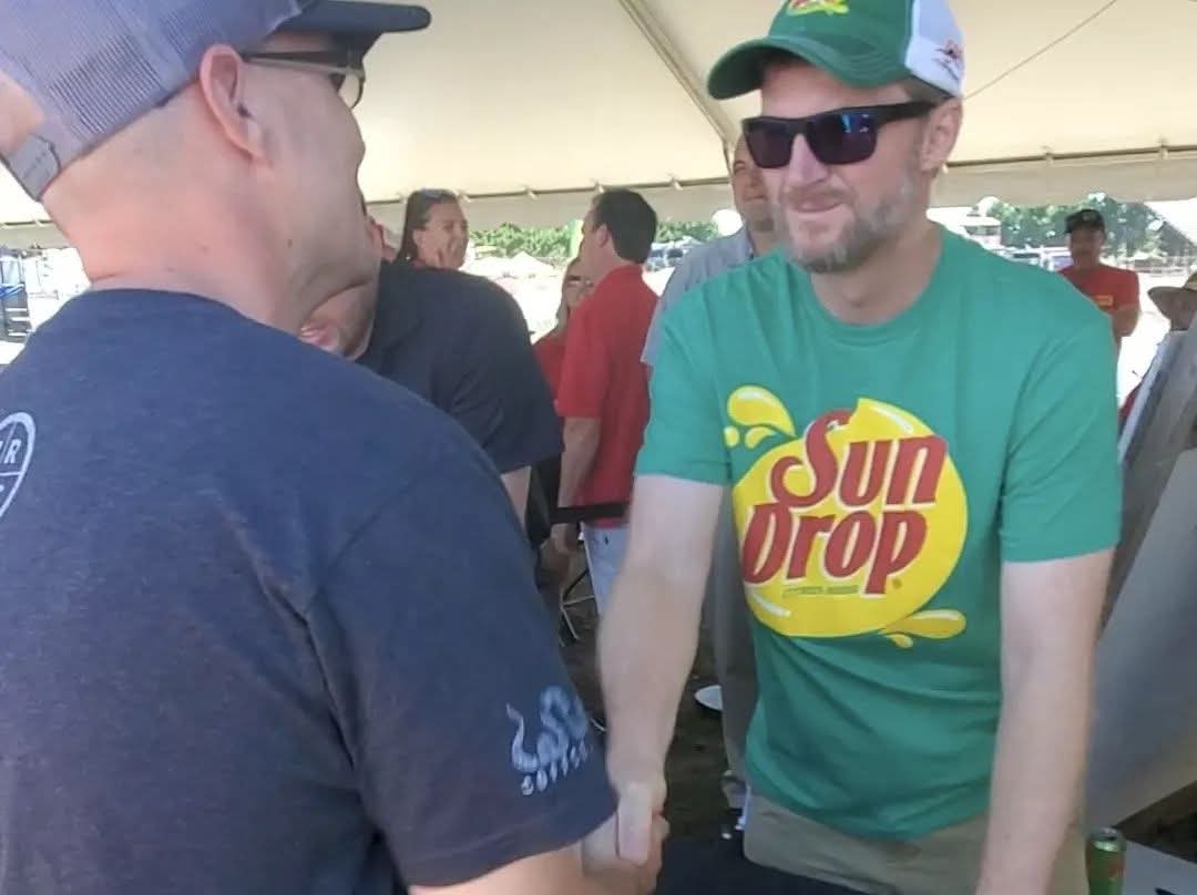 grimjdm's tweet photo. Met some cool people that day  @DaleJr  @MikeDavis88  North Wilkesboro Speedway 2022 Racetrack Revival https://t.co/MZmE4wwW7c