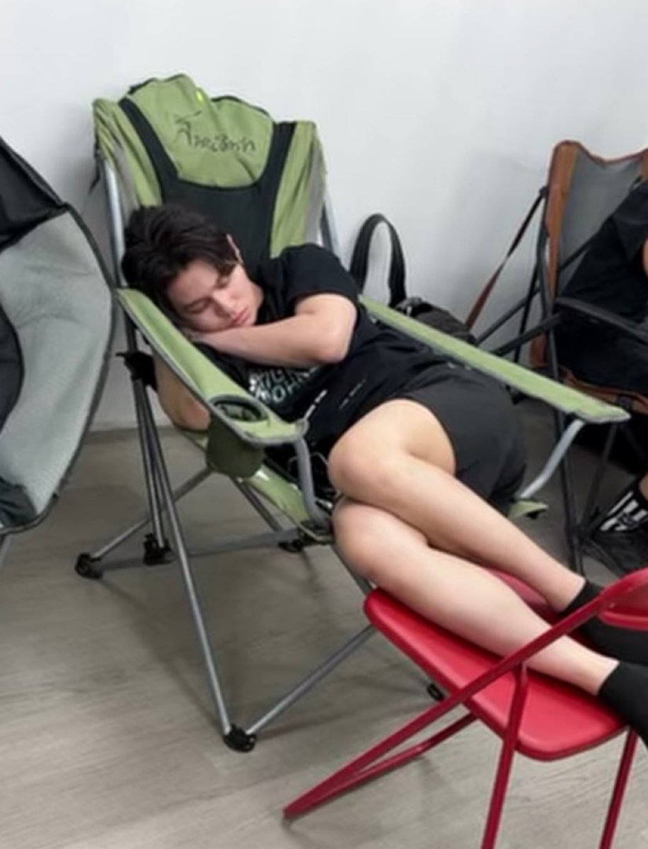 starrysbb's tweet photo. please give me every pictures of william sleeping you have 😭 😭 im having cuteness aggressive over it https://t.co/NabiA81Pt6