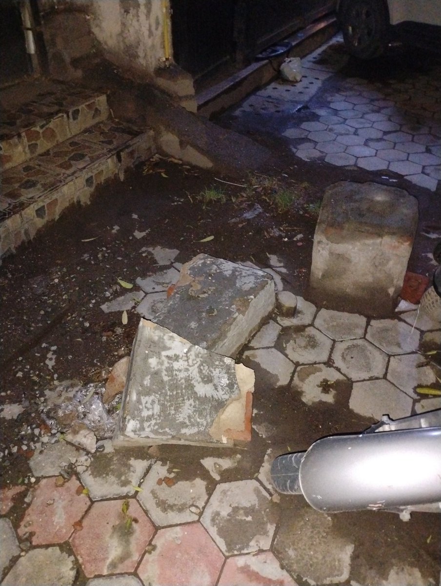 Ak_3216's tweet photo. Illegal dumping of malwa/debris outside H-15/3, , New Delhi-110017. When asked, neighbour said he was released from jail today. Request urgent cleaning and action. Photos attached.

@MCD_Delhi @LtGovDelhi @CPDelhi @DCPSouthDelhi @SwachhBharat @gupta_rekha

#MalviyaNagar https://t.co/rWhjO3xKE1