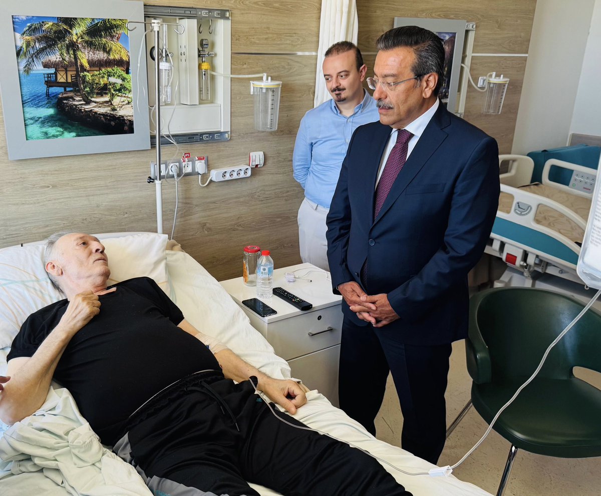 cumaliatilla23's tweet photo. Kurban Bayramı Münasebetiyle Burhaniye Devlet Hastanesini Ziyaret Ederek, Görevi Başındaki Sağlık Çalışanlarımız ile Tedavi Gören Hastaların ve Hasta Yakınlarının Bayramını Kutladık.

Özverili Çalışmalarından Dolayı Sağlık Çalışanlarımıza Teşekkür Ederim.

#Burhaniye https://t.co/t6YIqVn2KE