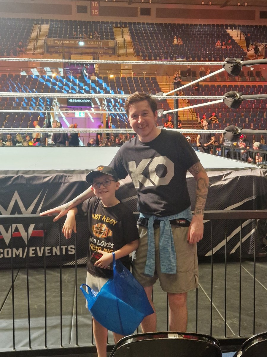KevRussell7's tweet photo. #WWELiverpool Mami, get ours girl https://t.co/J4xPAGkEnX