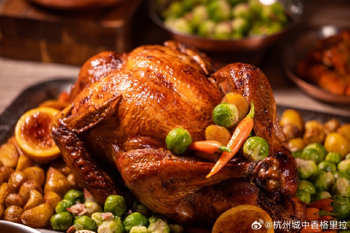 anebrat's tweet photo. This Thanksgiving, savor our golden roasted turkey with cranberry compote—crafted for cozy moments and full bellies  #ThanksgivingFeast， https://t.co/CtS5SLtylw