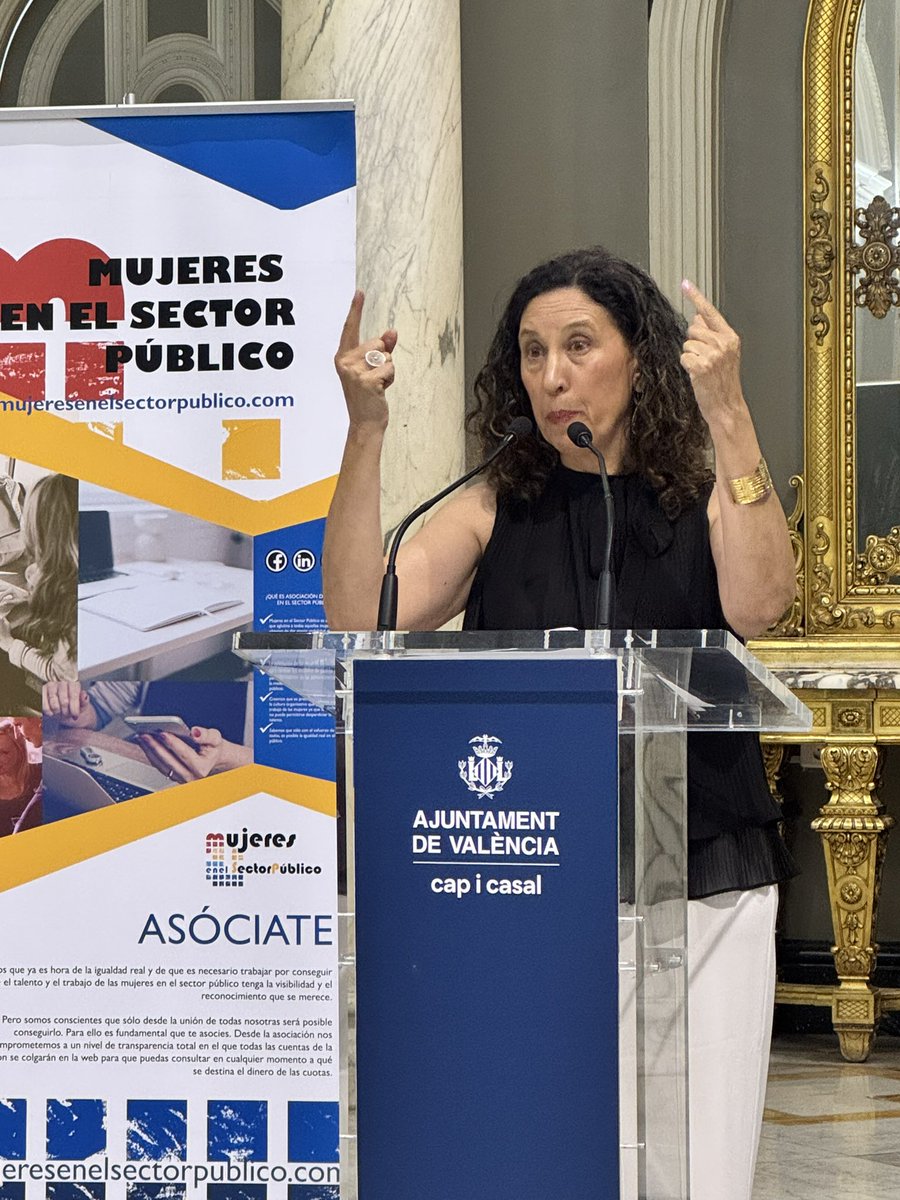 MujeresSP's tweet photo. Carmen Seisdedos añade en el #Precongreso #CongresoMSP26 que el hecho de que no haya mujeres en los puestos de decisión no es falta de talento: son techos de hormigón, barreras culturales y sistemas poco transparentes.
Necesitamos liderazgo, redes y paridad real. #igualdadreal https://t.co/GZlfCih9RD