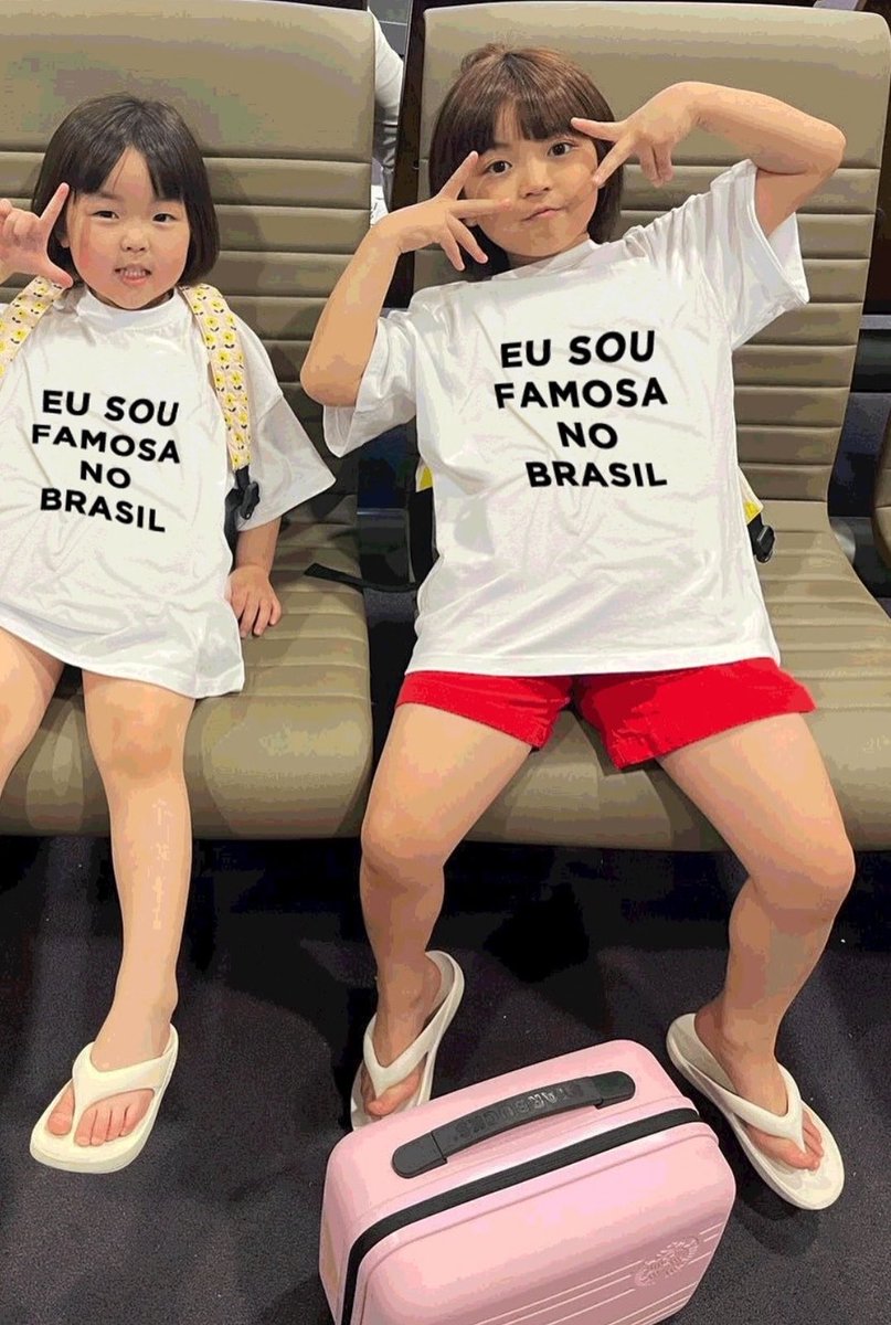 Iunadied's tweet photo. o tamanho que tá a coreaninha... é, estamos velhos, parceiros https://t.co/fjacv6iz0a