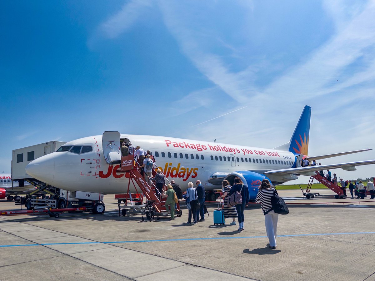 OnTheTrainJames's tweet photo. A lovely day with couple of bits of ‘mega traction’! Been a long time coming to try and a get on a @BoeingAirplanes 737-300, and today was finally the day. A lovely ride down to Jersey from Leeds. https://t.co/ZuLslNkWew