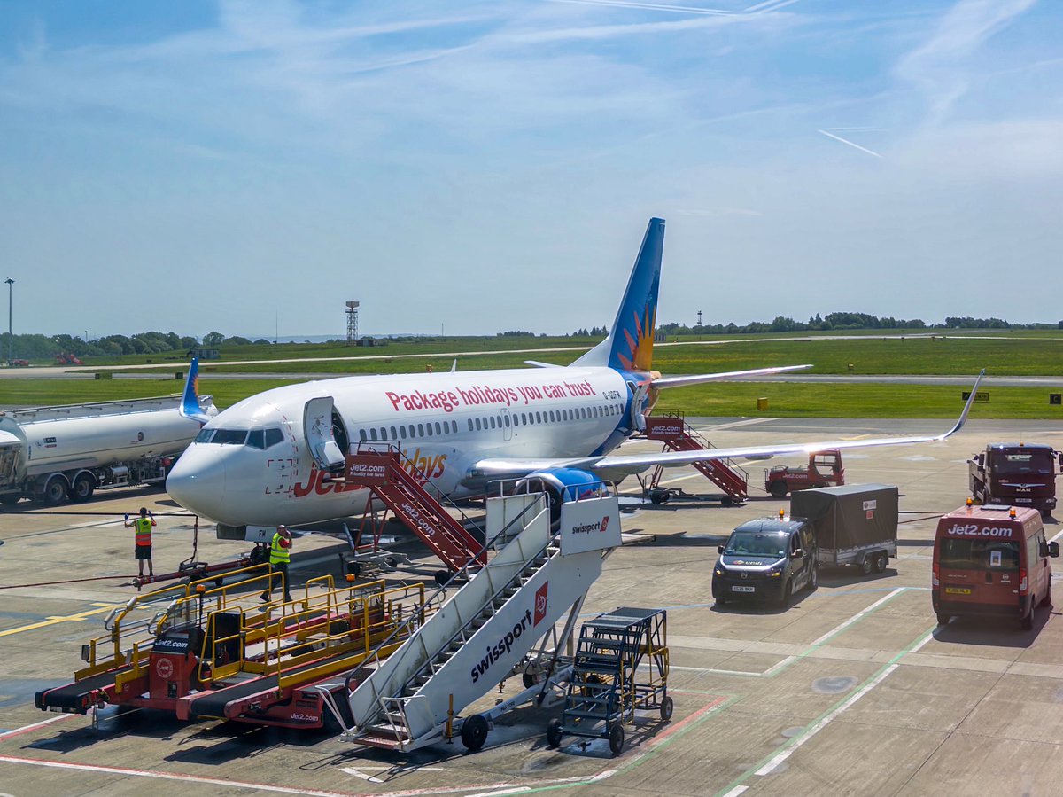 OnTheTrainJames's tweet photo. A lovely day with couple of bits of ‘mega traction’! Been a long time coming to try and a get on a @BoeingAirplanes 737-300, and today was finally the day. A lovely ride down to Jersey from Leeds. https://t.co/ZuLslNkWew