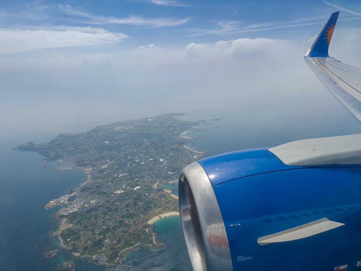 OnTheTrainJames's tweet photo. A lovely day with couple of bits of ‘mega traction’! Been a long time coming to try and a get on a @BoeingAirplanes 737-300, and today was finally the day. A lovely ride down to Jersey from Leeds. https://t.co/ZuLslNkWew
