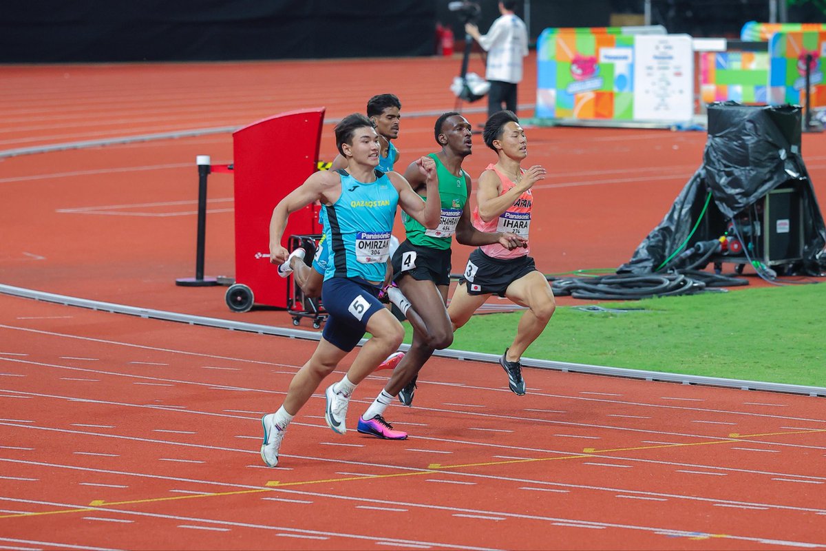 saudiathletics's tweet photo. 🇸🇦 ملخص اليوم الأول | البطولة الآسيوية تحت 20 عامًا

🥉 زايد عصام البيشي يحقق الميدالية البرونزية في منافسات دفع الجلة بعد تسجيله 18.03م وتحقيق رقم شخصي جديد، مقتربًا من معيار بطولة العالم بفارق 17 سم فقط 💪🔥

محمد حزام الشهراني ينهي اليوم الأول من منافسات العشاري في المركز الثاني آسيويًا بعد جمعه 3539 نقطة، ليبقى في دائرة المنافسة على الميداليات قبل اليوم الختامي.

فيصل حسن الأسمري يسجل رقمًا شخصيًا جديدًا 10.57 ثانية في نصف نهائي 100م، لكنه يغادر المنافسات بفارق بسيط عن التأهل، فيما تقلص الفارق بينه وبين معيار بطولة العالم إلى 0.07 ثانية فقط 🌍

نايف راشد السبيعي يتأهل إلى نهائي 400م حواجز، مواصلًا حضوره القوي في البطولة.

يوم أول يحمل الكثير من المؤشرات الإيجابية لأخضر الشباب… والطموح مستمر 🇸🇦💚

#AsianU20
#ألعاب_القوى
#الطريق_إلى_يوجين 🇺🇸