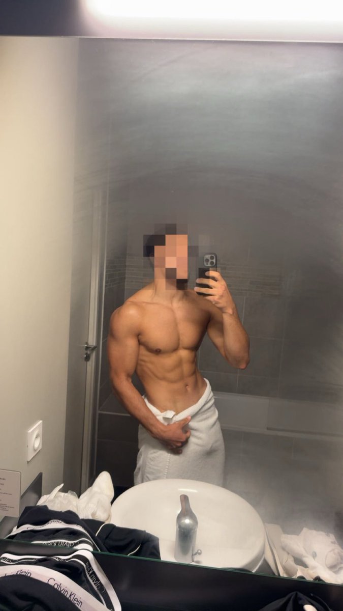 _ELPatron__1's tweet photo. Rt si tu veux m’enlever la serviette 🤫🥵 https://t.co/oBbFqKavs0